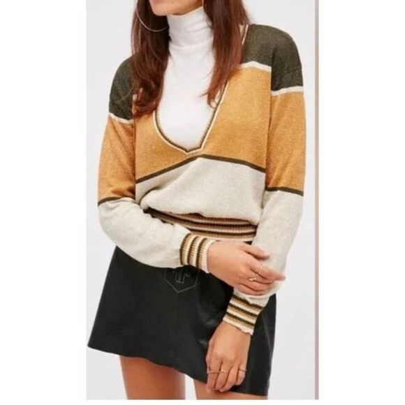 FREE PEOPLE Gold Dust Pullover Top in Moss size L - Picture 9 of 10